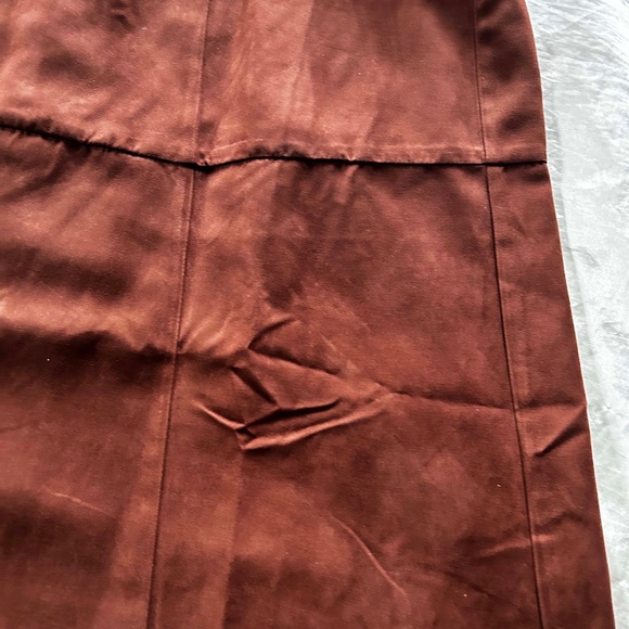 FAUX SUEDE SKIRT, JOAN RIVERS, COLOUR: SADDLE, SIZE 26W, BACK ZIPPER, SIDE WAIST - Picture 6 of 10